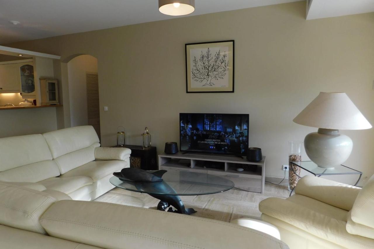Air-Conditioned 4-Room "Marine Villeneuve" Flat With Pool And Parking Exterior foto